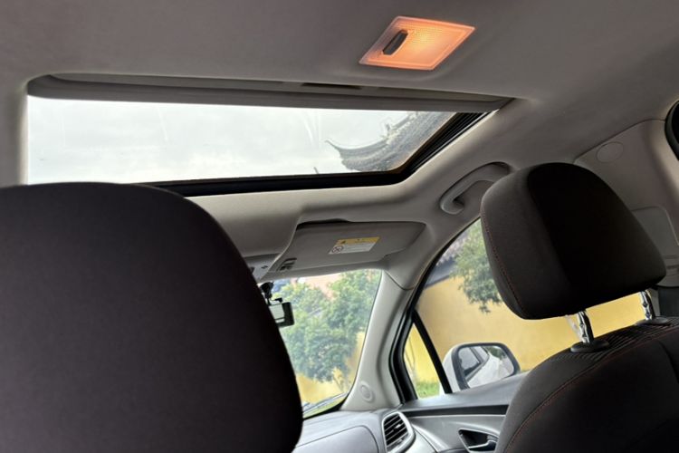 Used Buick Encore 2015 1.4T Automatic Two-Wheel Drive Urban Elite Version Headliner