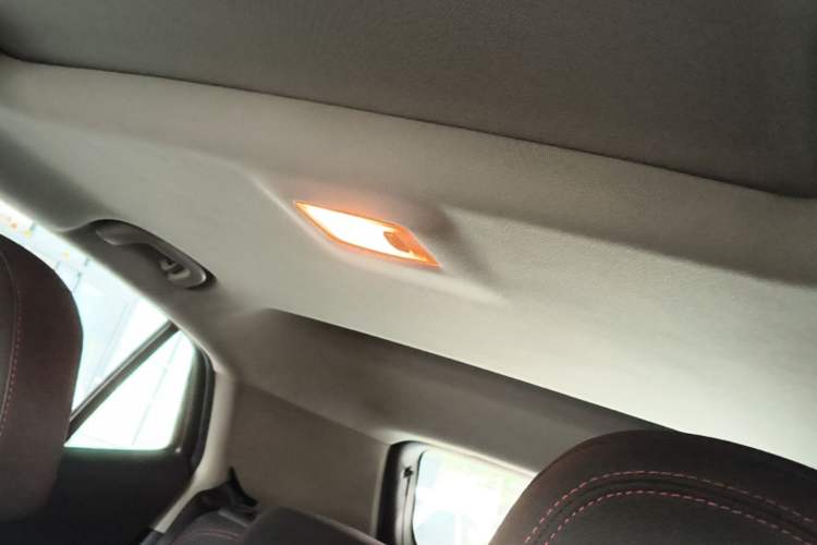 Used Buick Encore 2015 1.4T Automatic Two-Wheel Drive Urban Elite Version Headliner