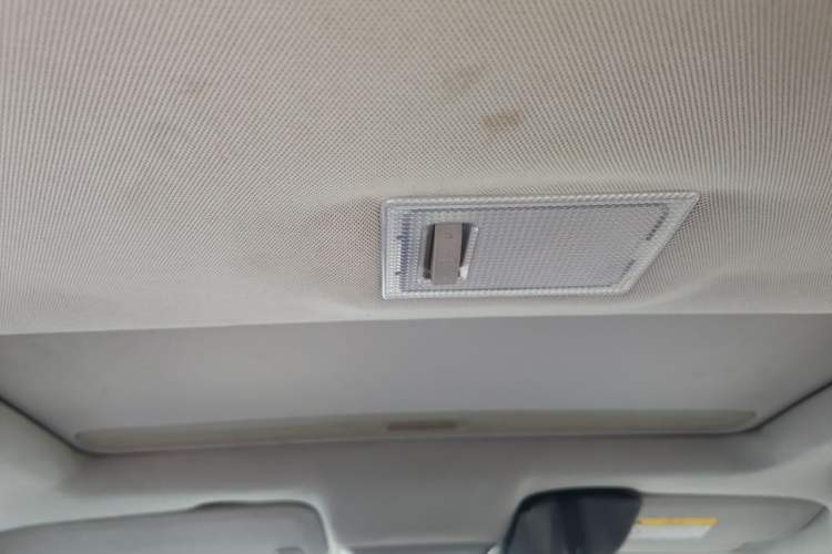 Used Buick Encore 2015 1.4T Automatic Two-Wheel Drive Urban Elite Version Headliner