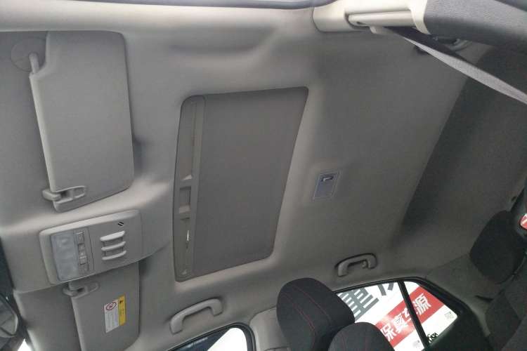 Used Buick Encore 2015 1.4T Automatic Two-Wheel Drive Urban Elite Version Headliner