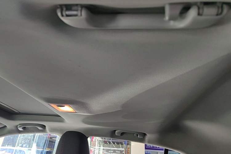 Used Buick Encore 2015 1.4T Automatic Two-Wheel Drive Urban Elite Version Headliner