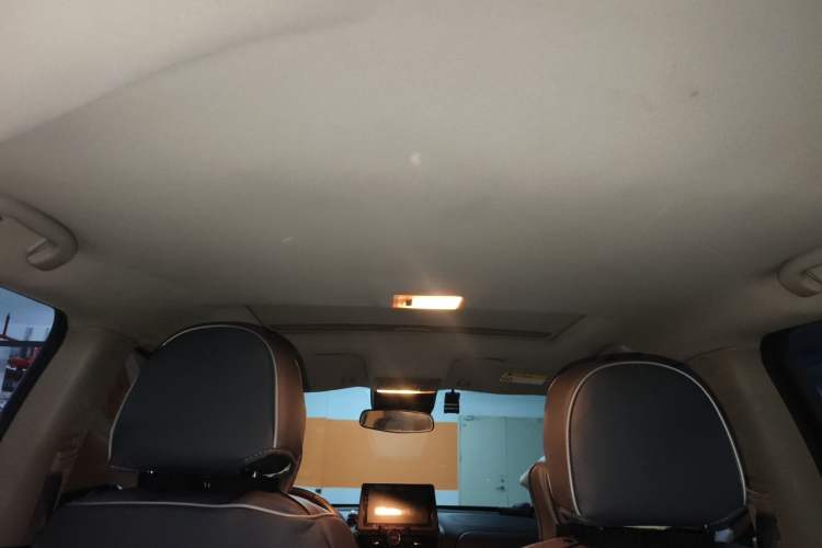 Used Buick Encore 2015 1.4T Automatic Two-Wheel Drive Urban Elite Version Headliner