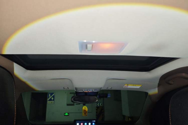 Used Buick Encore 2015 1.4T Automatic Two-Wheel Drive Urban Elite Version Headliner