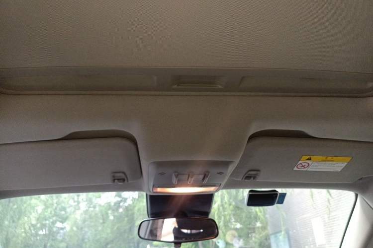 Used Buick Encore 2015 1.4T Automatic Two-Wheel Drive Urban Elite Version Headliner