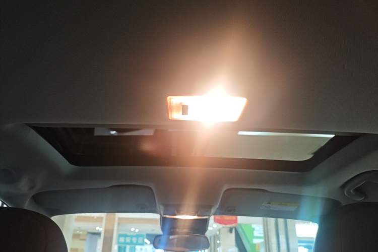 Used Buick Encore 2015 1.4T Automatic Two-Wheel Drive Urban Elite Version Headliner
