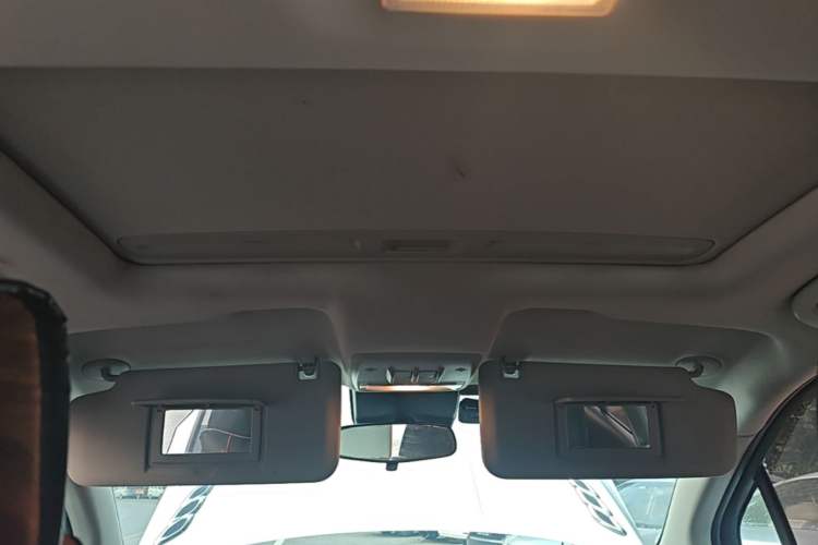 Used Buick Encore 2015 1.4T Automatic Two-Wheel Drive Urban Elite Version Headliner