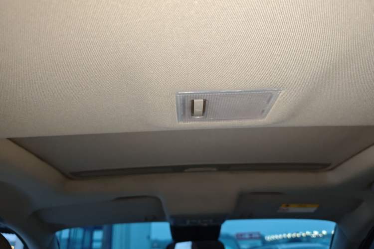 Used Buick Encore 2015 1.4T Automatic Two-Wheel Drive Urban Elite Version Headliner