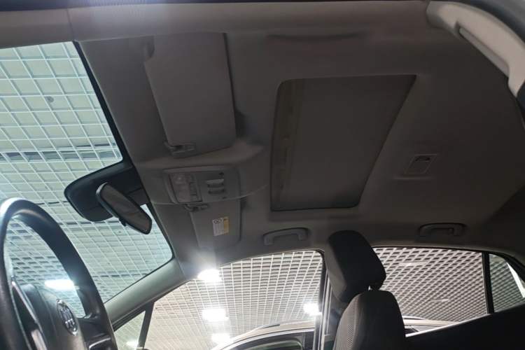 Used Buick Encore 2015 1.4T Automatic Two-Wheel Drive Urban Elite Version Headliner