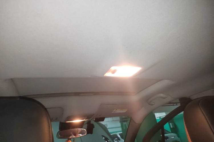 Used Buick Encore 2015 1.4T Automatic Two-Wheel Drive Urban Elite Version Headliner