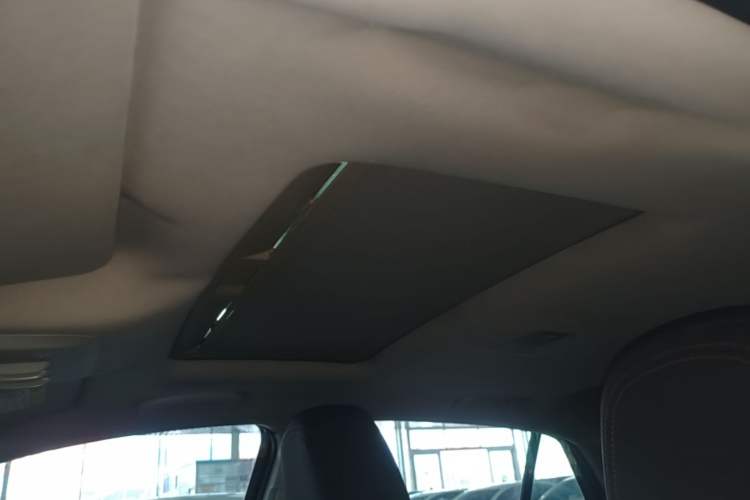 Used Buick Encore 2015 1.4T Automatic Two-Wheel Drive Urban Elite Version Headliner
