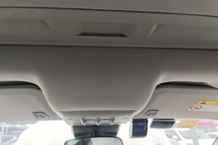 Used Buick Encore 2015 1.4T Automatic Two-Wheel Drive Urban Elite Version Headliner