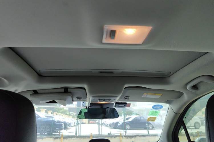 Used Buick Encore 2015 1.4T Automatic Two-Wheel Drive Urban Elite Version Headliner