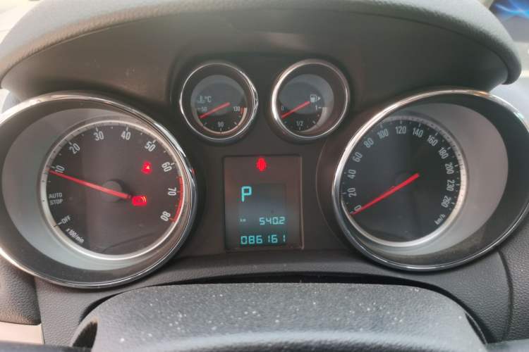 Used Buick Encore 2015 1.4T Automatic Two-Wheel Drive Urban Leading Model Instrument Cluster