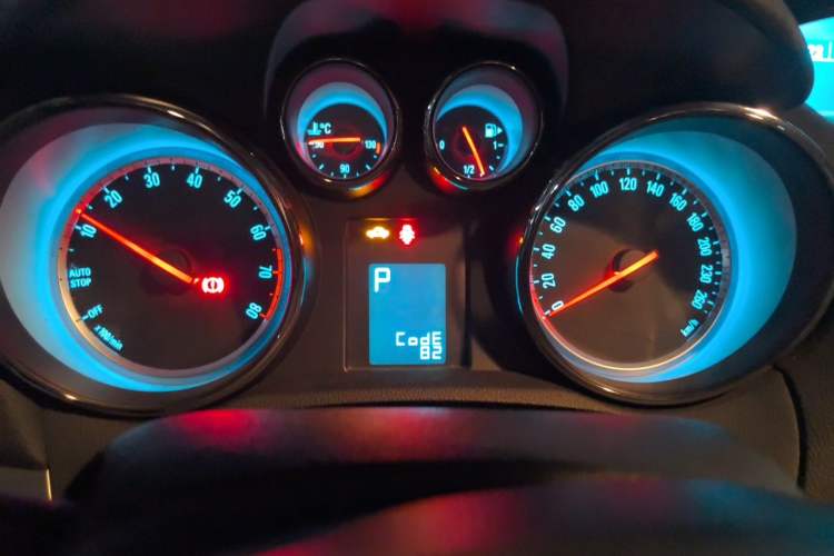Used Buick Encore 2015 1.4T Automatic Two-Wheel Drive Urban Elite Version Instrument Cluster