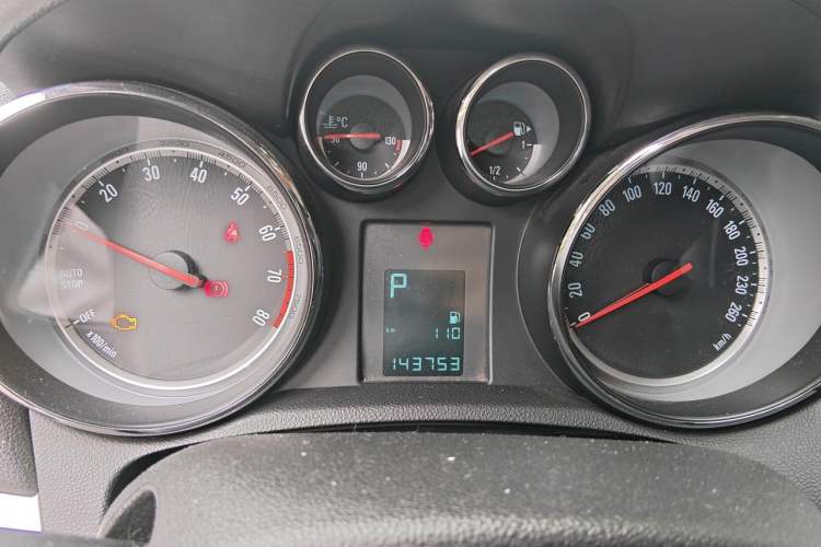 Used Buick Encore 2015 1.4T Automatic Two-Wheel Drive Urban Elite Version Instrument Cluster