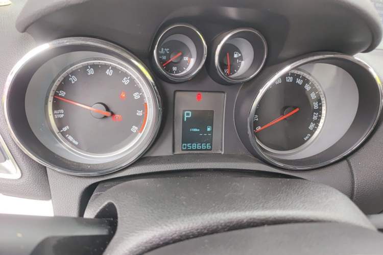 Used Buick Encore 2015 1.4T Automatic Two-Wheel Drive Urban Elite Version Instrument Cluster