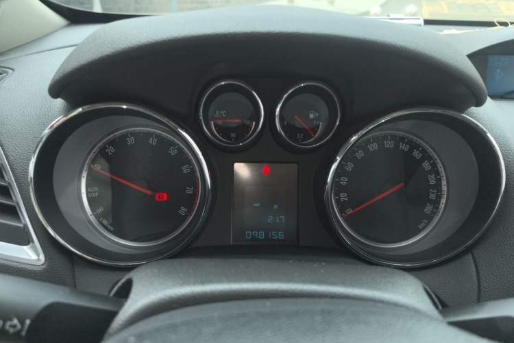 Used Buick Encore 2015 1.4T Manual Two-Wheel Drive Urban Advanced Model Instrument Cluster