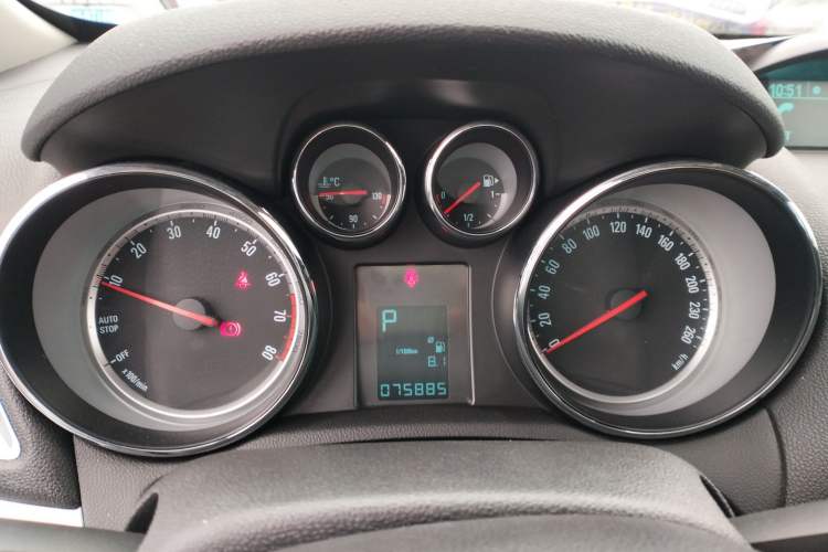Used Buick Encore 2015 1.4T Automatic Two-Wheel Drive Urban Elite Version Instrument Cluster