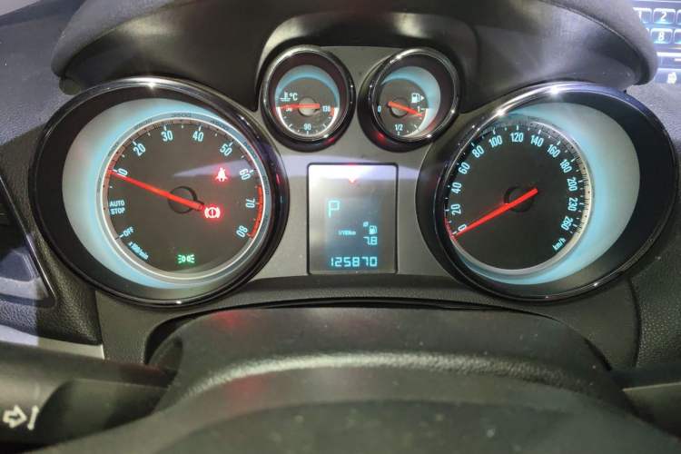 Used Buick Encore 2015 1.4T Automatic Two-Wheel Drive Urban Elite Version Instrument Cluster