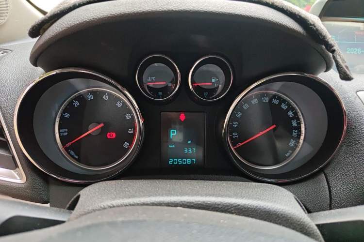Used Buick Encore 2015 1.4T Automatic Two-Wheel Drive Urban Elite Version Instrument Cluster