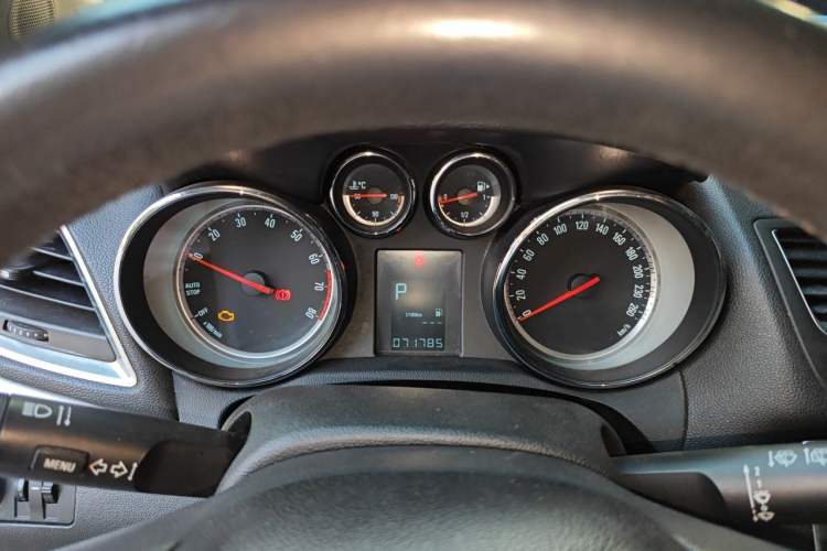 Used Buick Encore 2015 1.4T Automatic Two-Wheel Drive Urban Elite Version Instrument Cluster