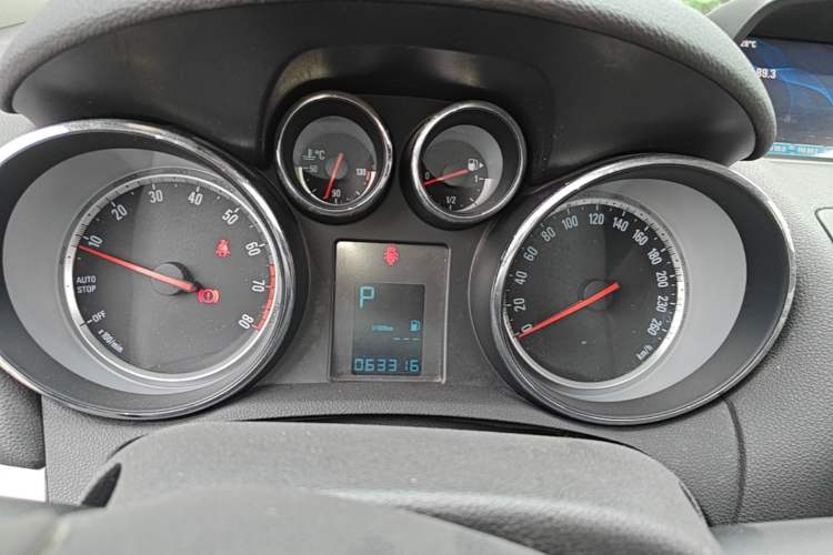 Used Buick Encore 2015 1.4T Automatic Two-Wheel Drive Urban Leading Model Instrument Cluster