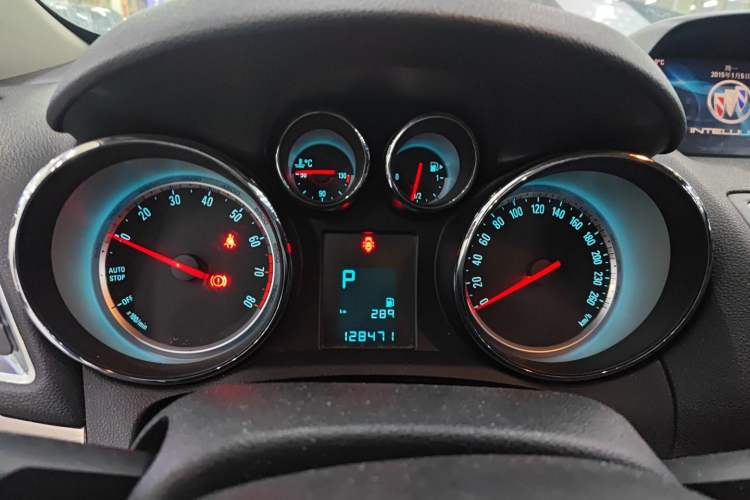 Used Buick Encore 2015 1.4T Automatic Two-Wheel Drive Urban Leading Model Instrument Cluster