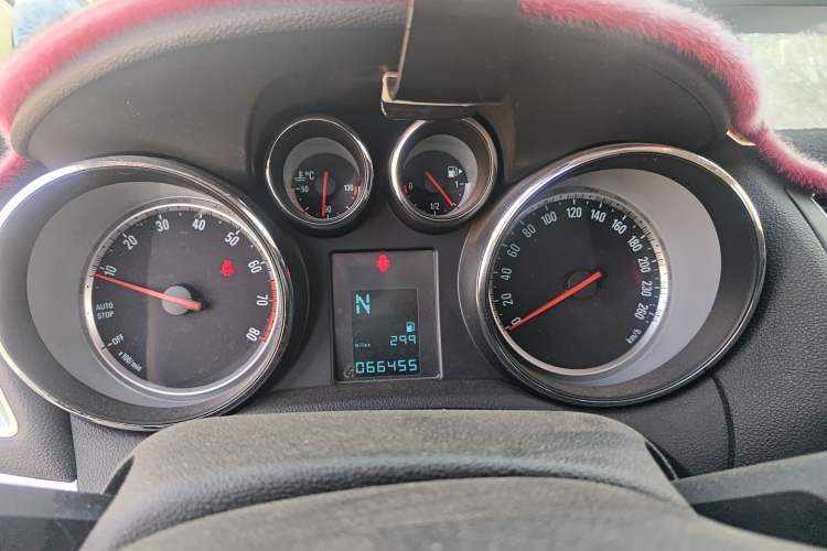 Used Buick Encore 2015 1.4T Automatic Two-Wheel Drive Urban Elite Version Instrument Cluster