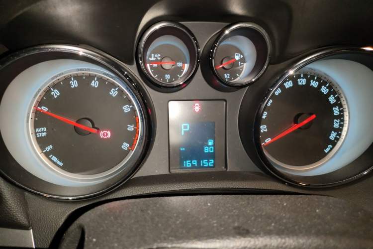 Used Buick Encore 2015 1.4T Automatic Two-Wheel Drive Urban Elite Version Instrument Cluster