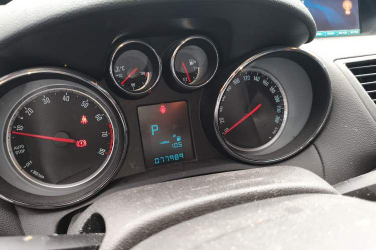 Used Buick Encore 2015 1.4T Automatic Two-Wheel Drive Urban Leading Model Instrument Cluster