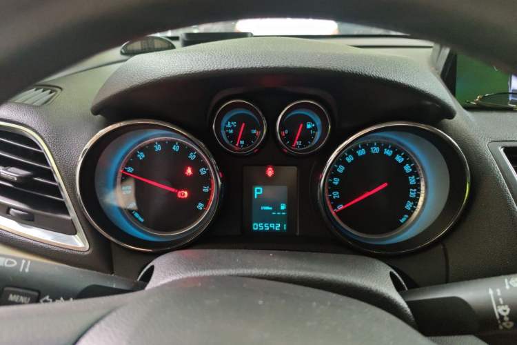 Used Buick Encore 2015 1.4T Automatic Two-Wheel Drive Urban Elite Version Instrument Cluster