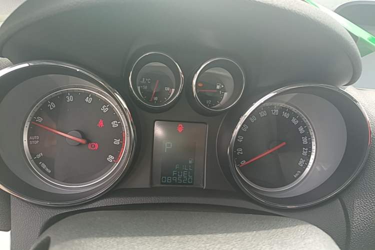 Used Buick Encore 2015 1.4T Automatic Two-Wheel Drive Urban Elite Version Instrument Cluster