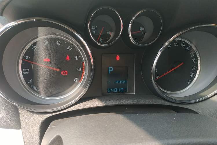 Used Buick Encore 2015 1.4T Automatic Two-Wheel Drive Urban Elite Version Instrument Cluster