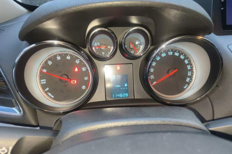 Used Buick Encore 2015 1.4T Automatic Two-Wheel Drive Urban Elite Version Instrument Cluster