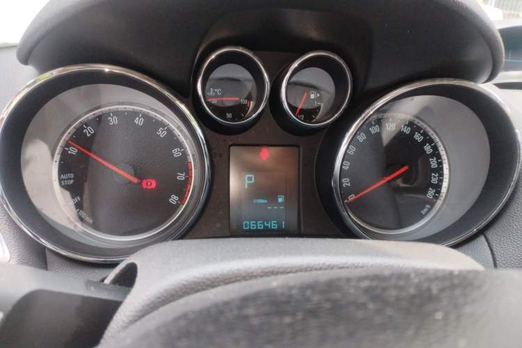 Used Buick Encore 2015 1.4T Automatic Two-Wheel Drive Urban Elite Version Instrument Cluster