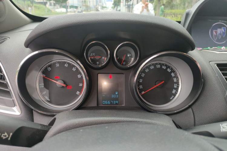 Used Buick Encore 2015 1.4T Manual Two-Wheel Drive Urban Advanced Model Instrument Cluster