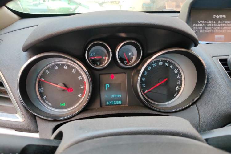 Used Buick Encore 2015 1.4T Automatic Two-Wheel Drive Urban Elite Version Instrument Cluster