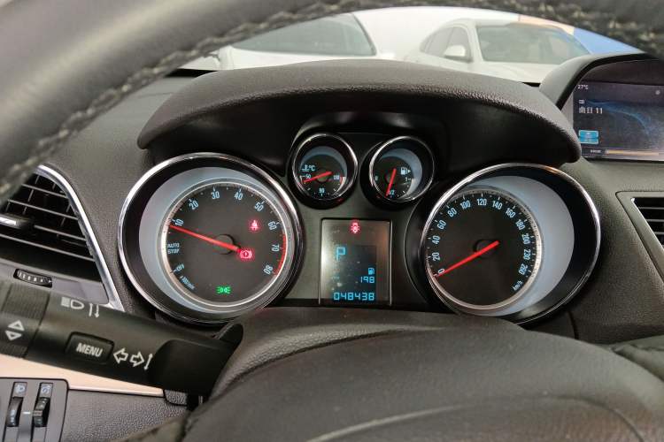 Used Buick Encore 2015 1.4T Automatic Two-Wheel Drive Urban Leading Model Instrument Cluster
