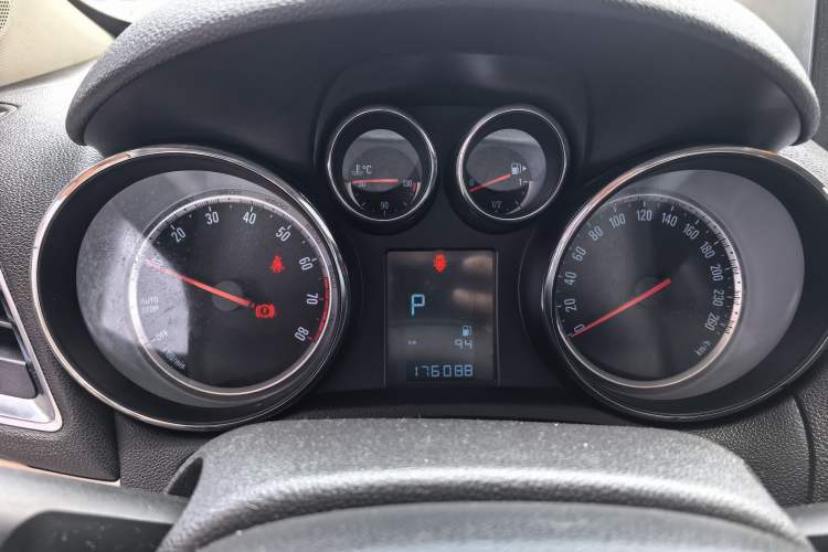 Used Buick Encore 2015 1.4T Automatic Two-Wheel Drive Urban Elite Version Instrument Cluster