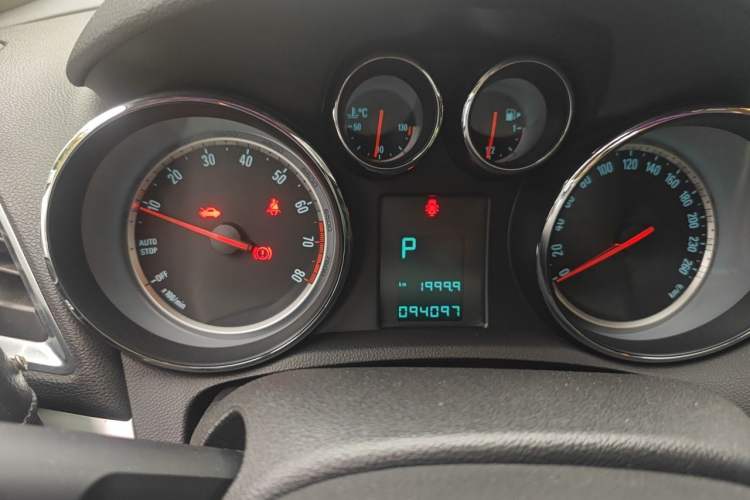 Used Buick Encore 2015 1.4T Automatic Two-Wheel Drive Urban Elite Version Instrument Cluster