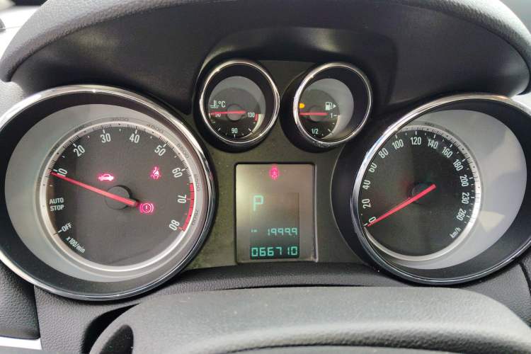 Used Buick Encore 2015 1.4T Automatic Two-Wheel Drive Urban Elite Version Instrument Cluster