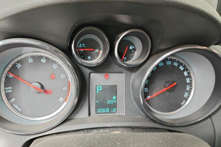 Used Buick Encore 2015 1.4T Automatic Two-Wheel Drive Urban Elite Version Instrument Cluster