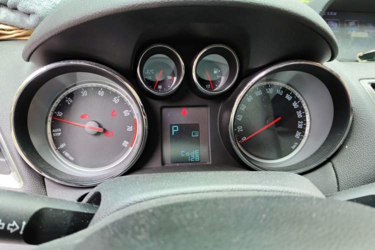 Used Buick Encore 2015 1.4T Automatic Two-Wheel Drive Urban Elite Version Instrument Cluster