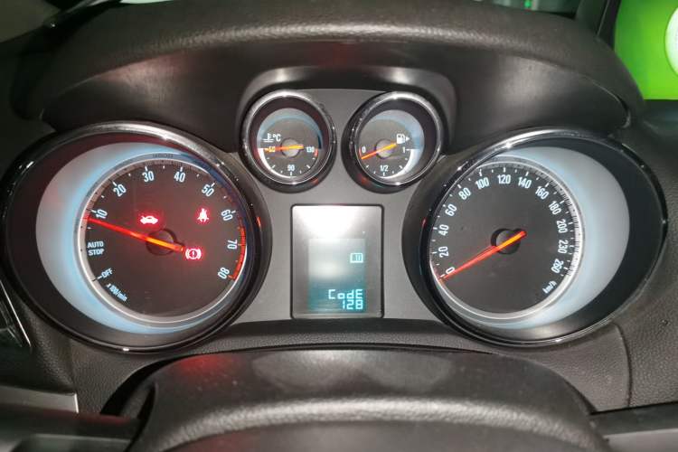 Used Buick Encore 2015 1.4T Manual Two-Wheel Drive Urban Advanced Model Instrument Cluster