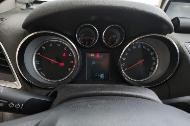 Used Buick Encore 2015 1.4T Automatic Two-Wheel Drive Urban Elite Version Instrument Cluster