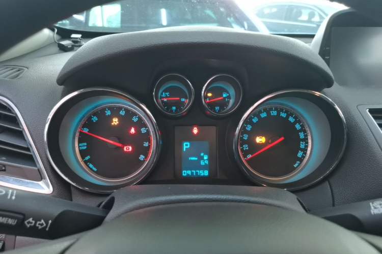 Used Buick Encore 2015 1.4T Automatic Two-Wheel Drive Urban Elite Version Instrument Cluster