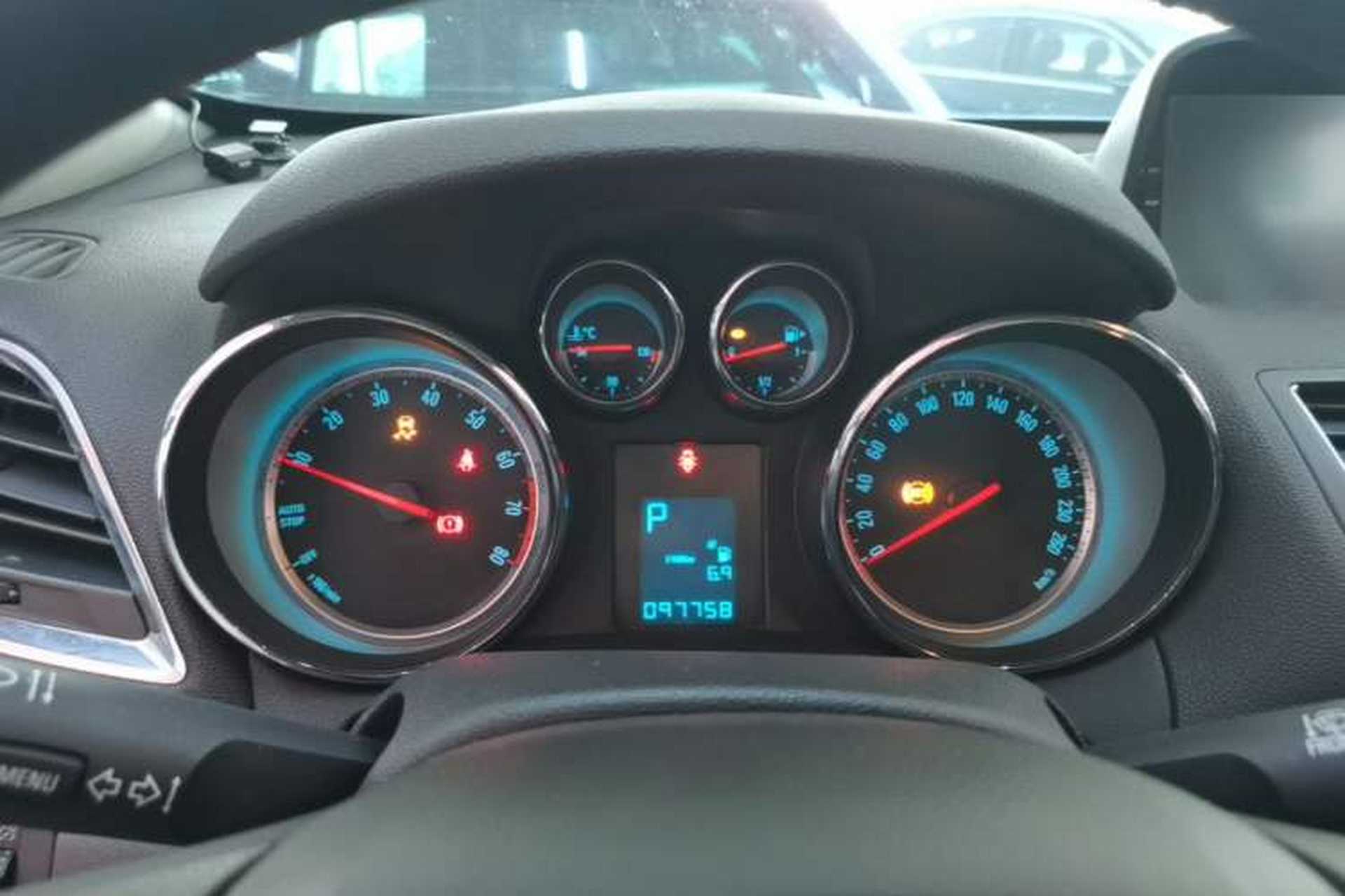 Used Buick Encore 2015 1.4T Automatic Two-Wheel Drive Urban Elite Version Instrument Cluster