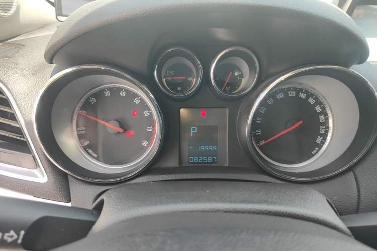 Used Buick Encore 2015 1.4T Automatic Two-Wheel Drive Urban Elite Version Instrument Cluster