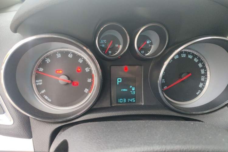 Used Buick Encore 2015 1.4T Automatic Two-Wheel Drive Urban Elite Version Instrument Cluster