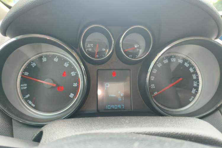 Used Buick Encore 2015 1.4T Automatic Two-Wheel Drive Urban Elite Version Instrument Cluster